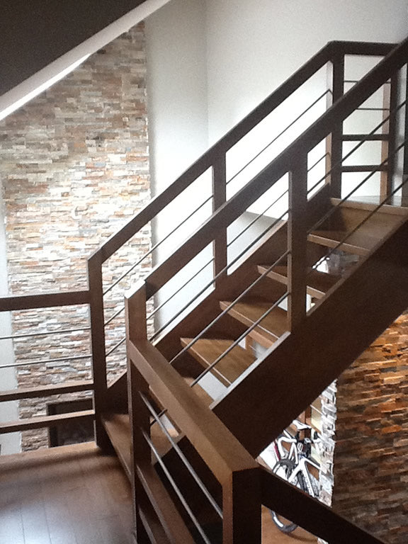 Escalier moderne de bois et inox d’inspiration européenne