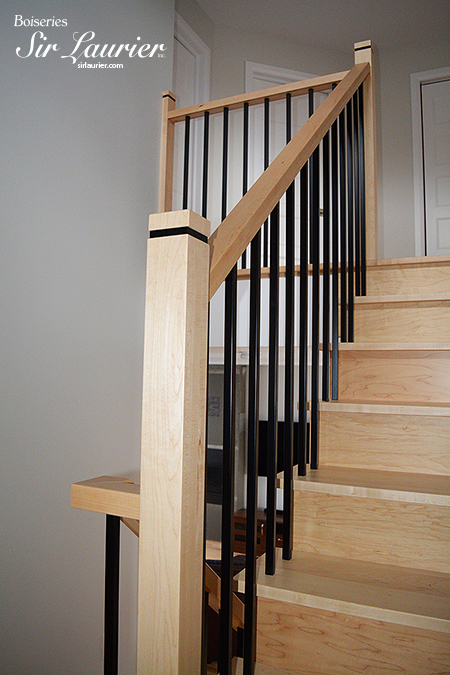 escalier en bois et barreau en métal