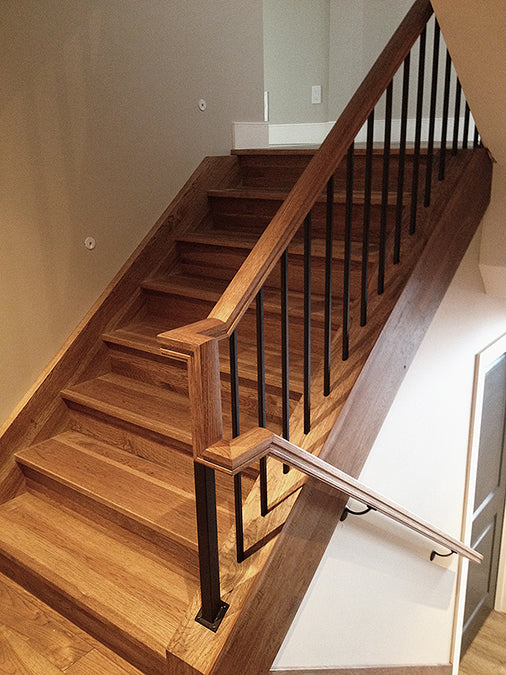 Escalier en bois et barreaux en métal 
