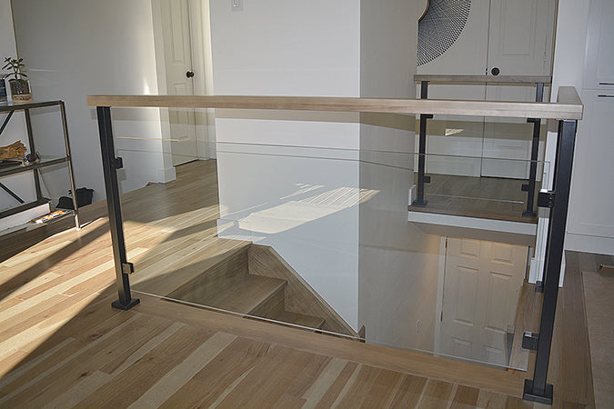 escalier en bois et rampe en verre